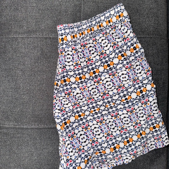 Pull on Shorts with pockets - Picture 2 of 2